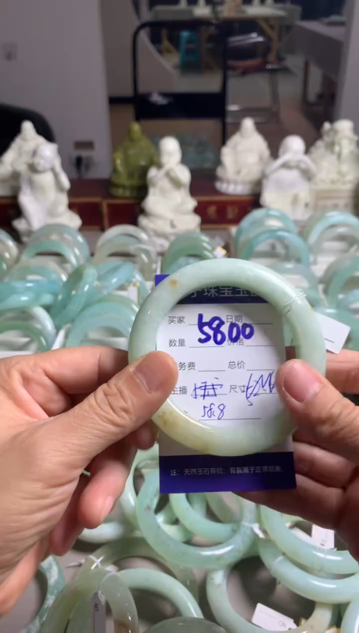 【闪购商品】蛇纹石玉手镯未镶嵌5800