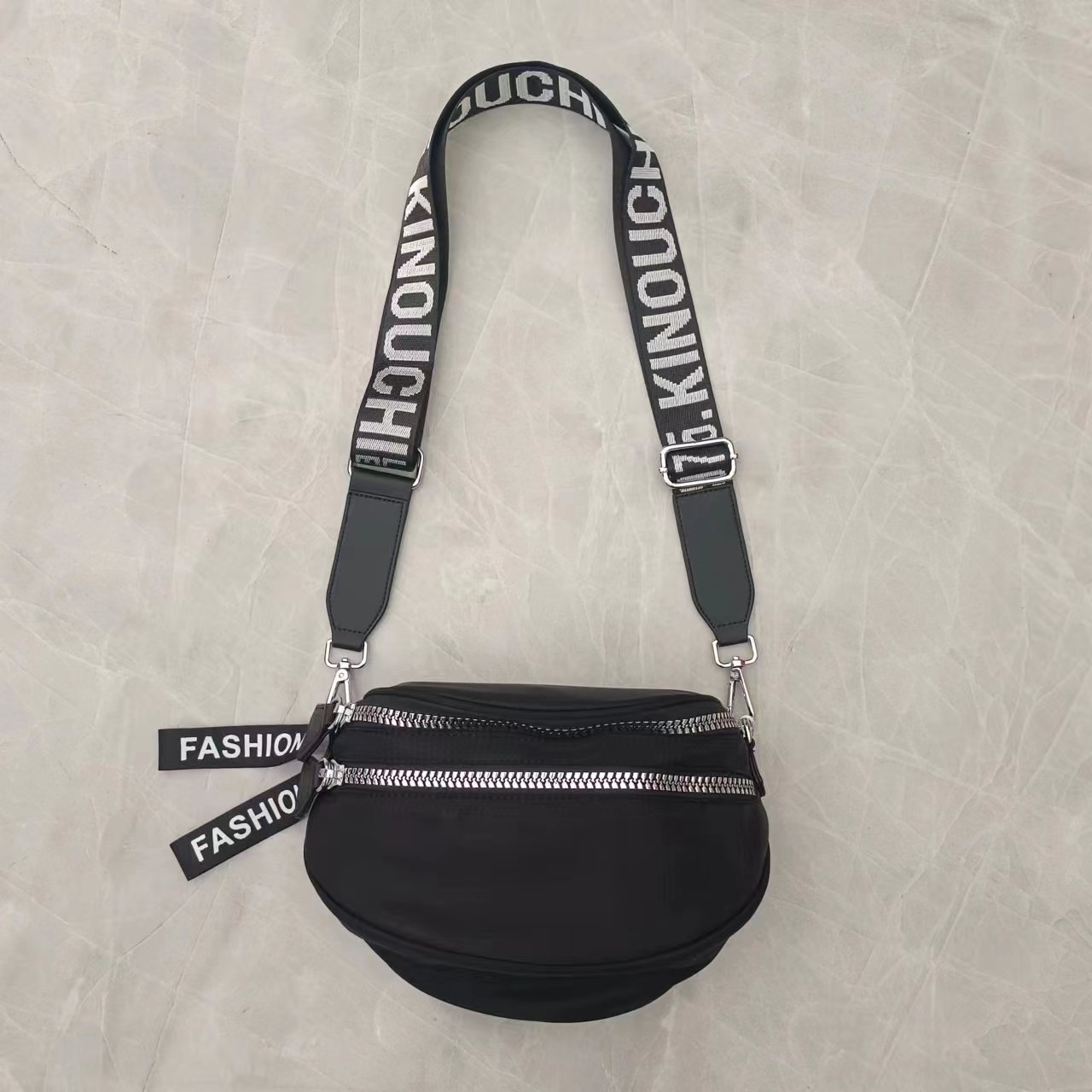 C822防水牛津布斜跨包休闲百搭