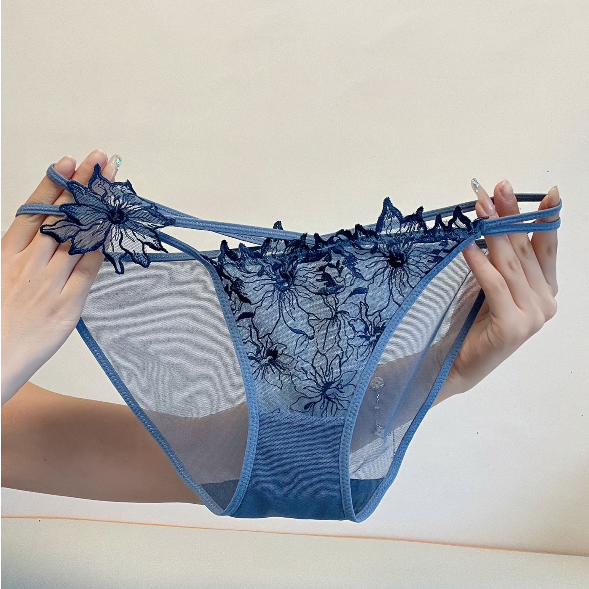镂空薄款中腰夏季蕾丝内裤组合女士女性舒适轻奢新款透气无痕