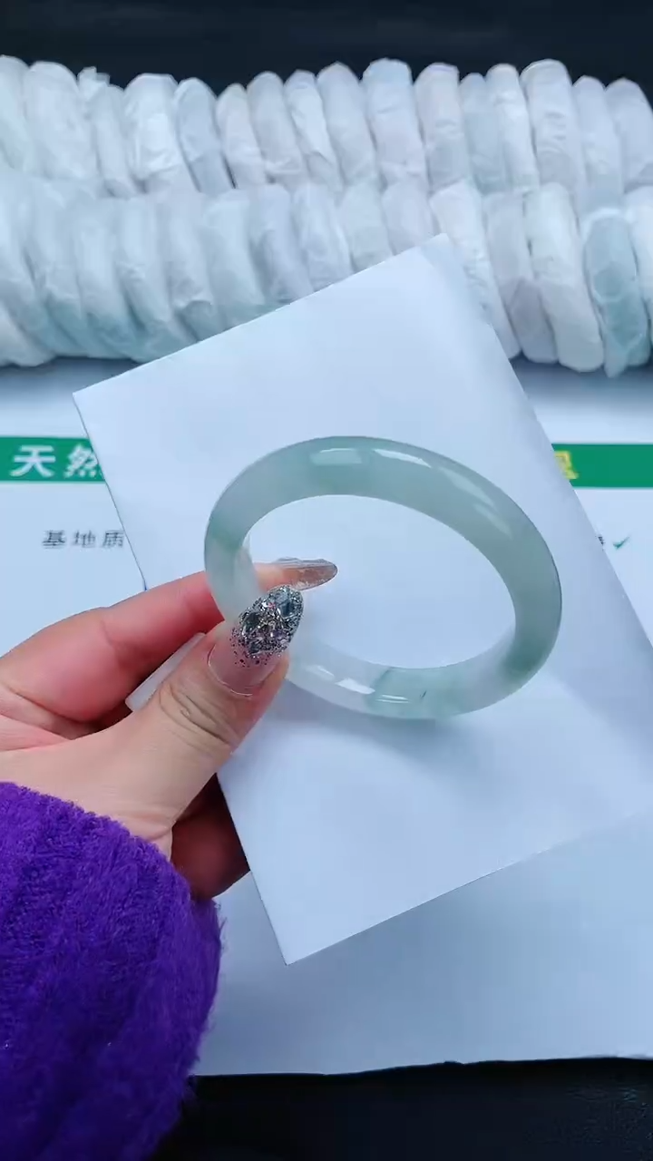 【闪购商品】石英质玉手镯未镶嵌182