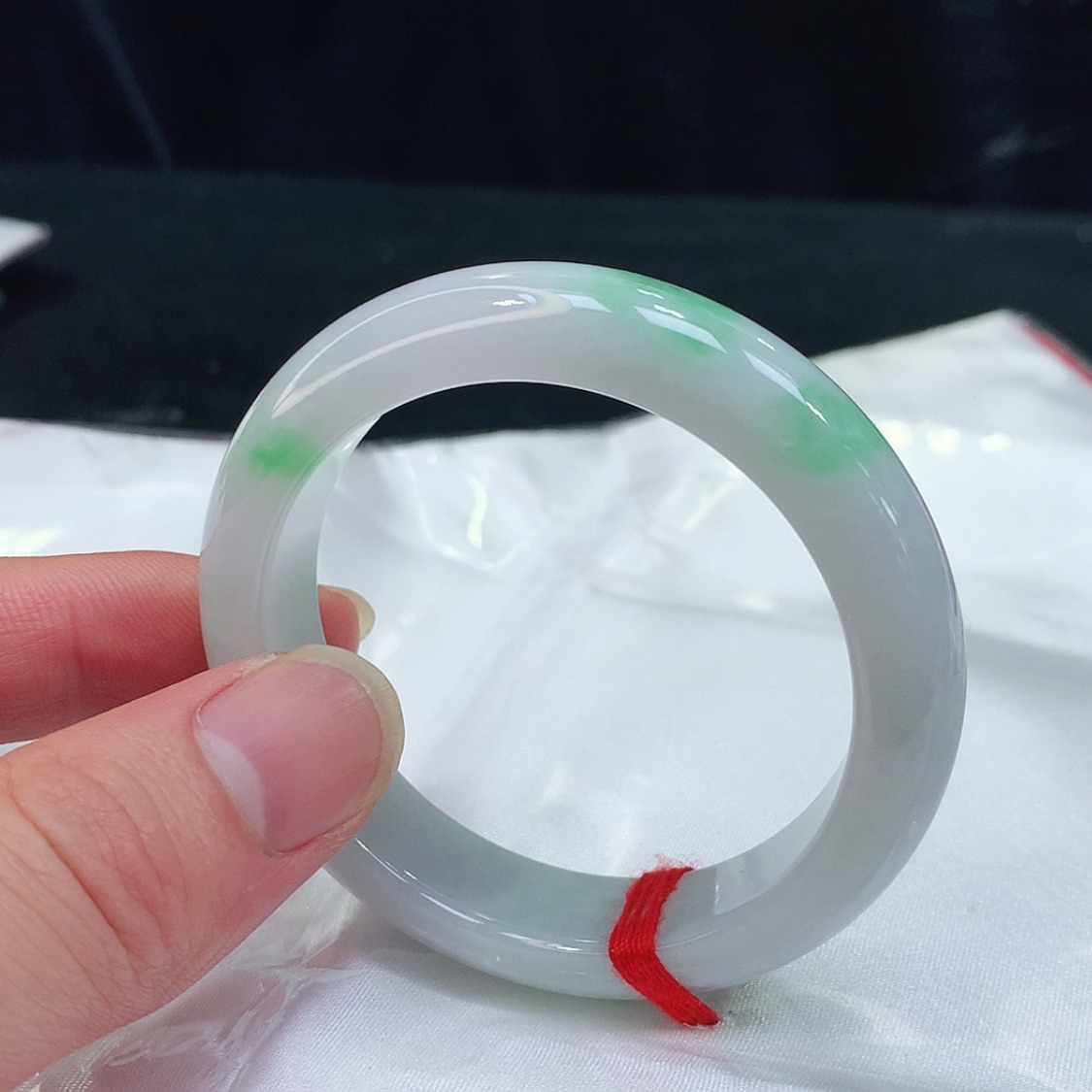 【闪购商品】翡翠手镯未镶嵌爱**！