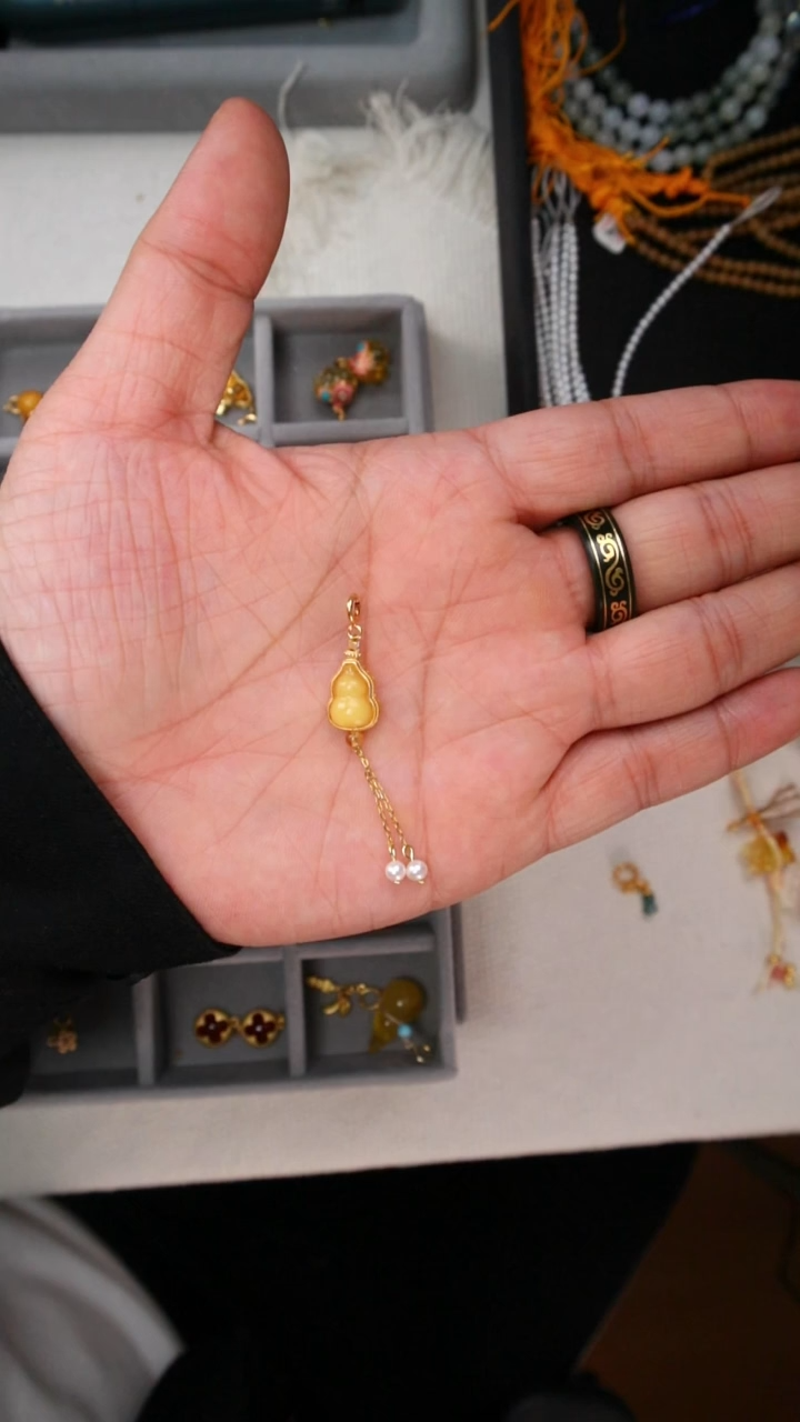 【闪购商品】蜜蜡吊坠(不含链)银S925镶嵌蜜蜡葫芦