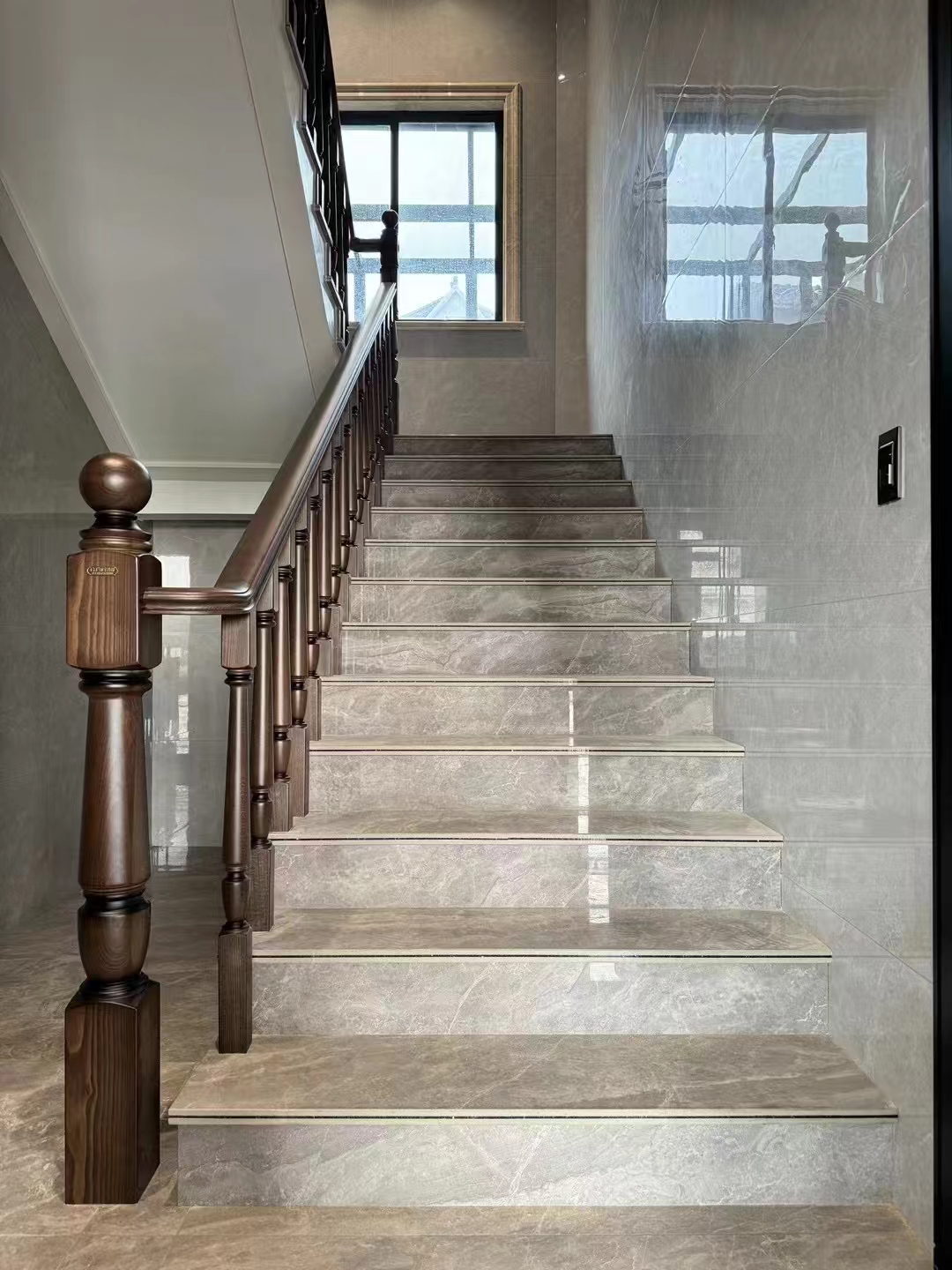 欧洲榉木护栏咖熏工艺色楼梯扶手