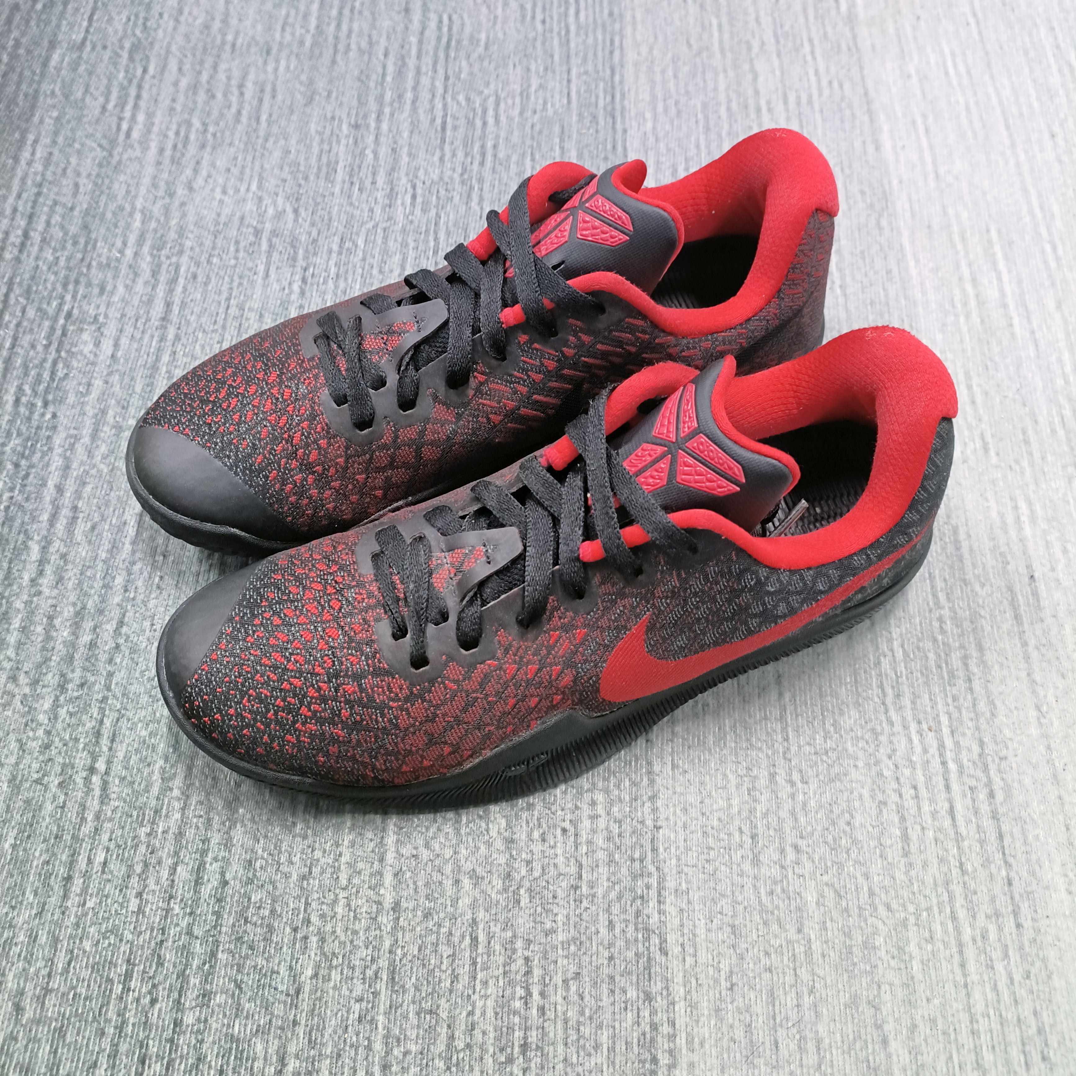 42码/耐克nike曼巴精神 黑红 篮球鞋/二手无原盒/公价1499