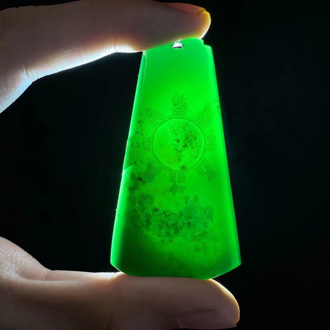 缅甸天然翡翠A货墨翠扭转乾坤挂件守护神吊坠个性礼物