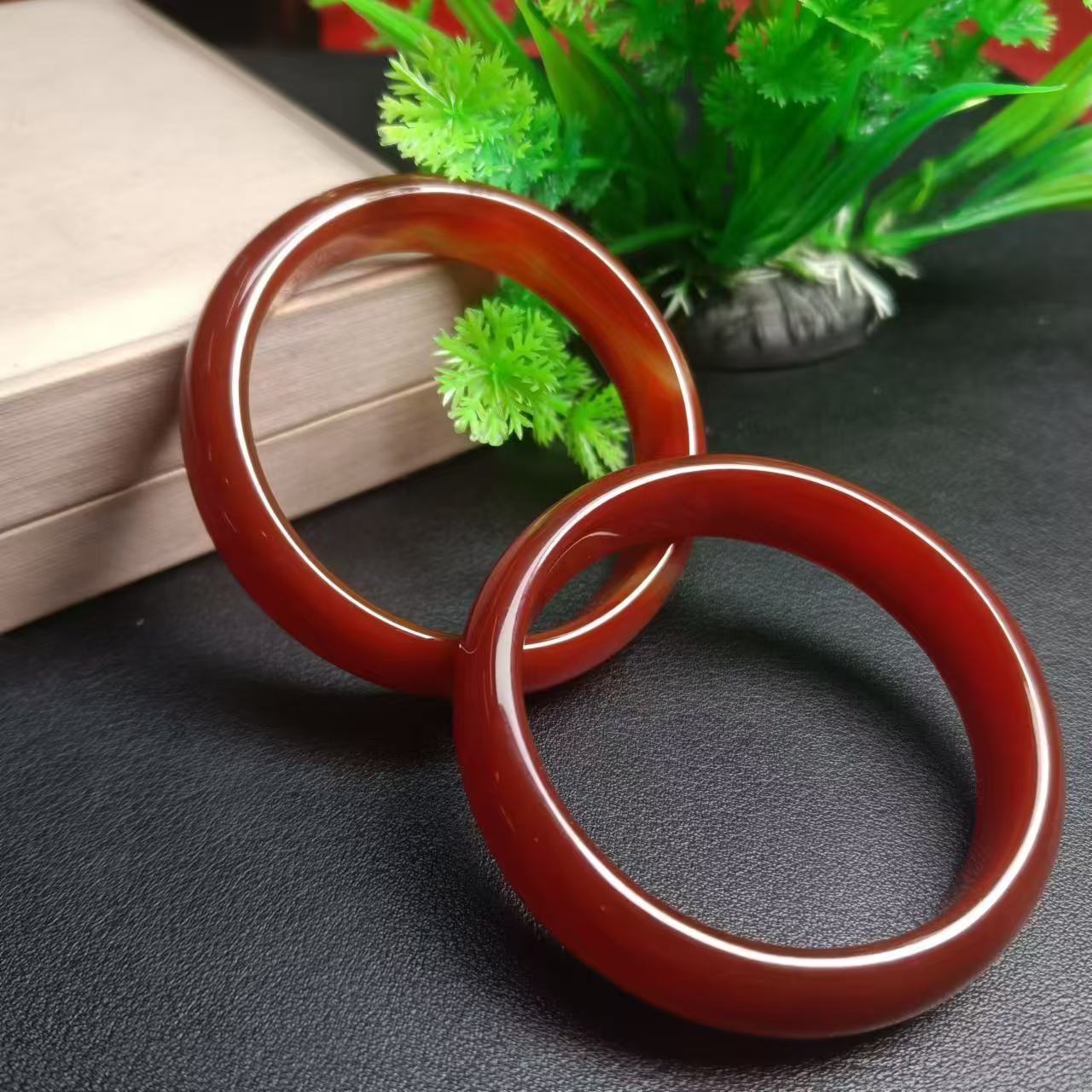 A5138天然珠宝沁血牛黄宝玛瑙手镯（多样性发一）