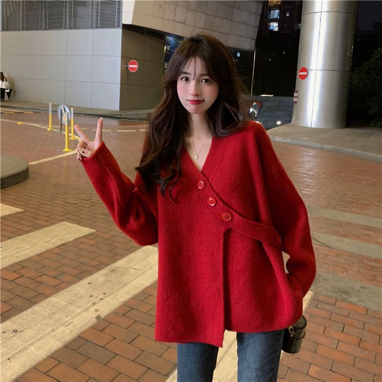 大码红色毛衣外套女2023新款韩版宽松设计感斜扣开叉软糯针织开衫