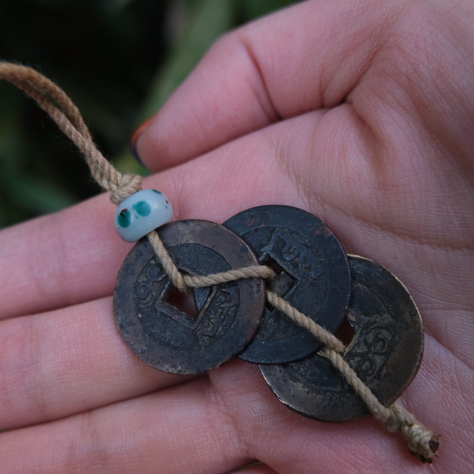 『遇事不决 可摇』摆件——已锻