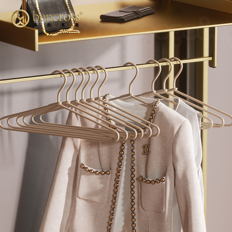 bencross/本心本来奶咖色皮衣架家用无痕防肩角衣服架成人衣撑子