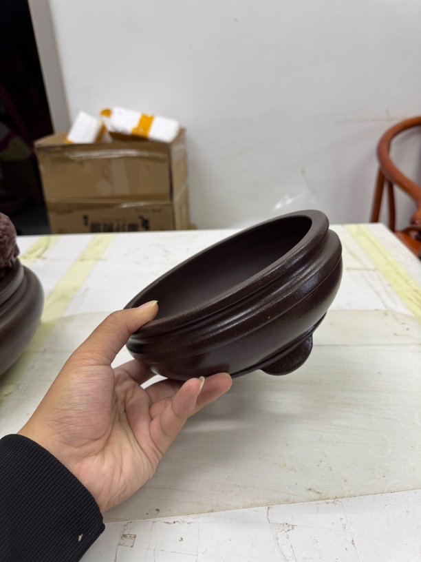 宜兴紫砂中档圆形香炉花盆紫泥泥料三脚元宝底圆形大口17x5的尺寸