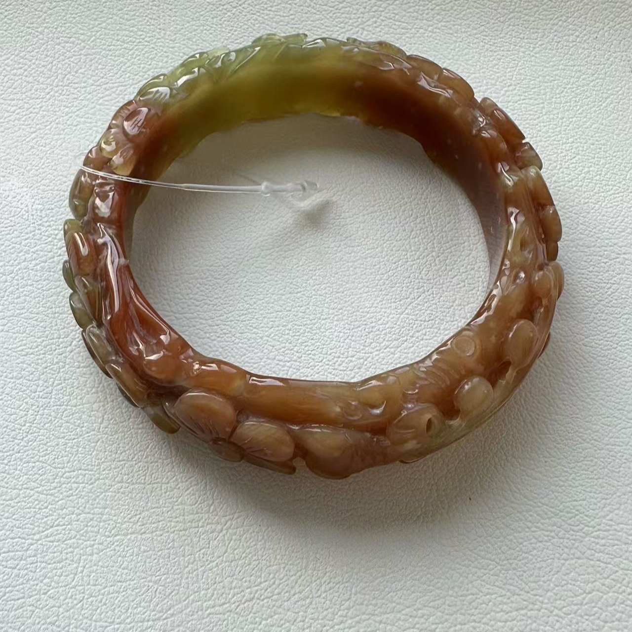 岫玉蛇纹石辽阳红雕花手镯，气质时尚精美精雕复古幽灵