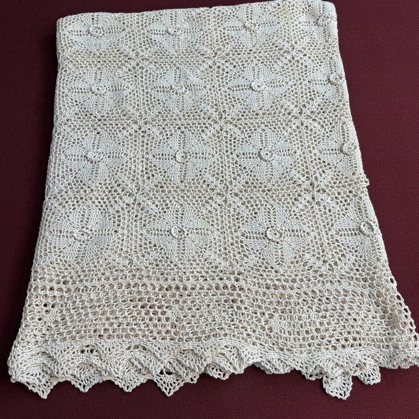 手工棉线细线钩针绣花米色镂空方形桌布床盖1.6✖️2.5