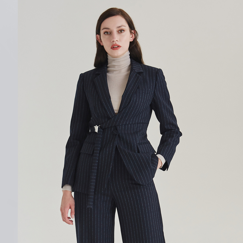 OBEG欧碧倩冬时尚条纹设计感西装外套单件上衣10404001