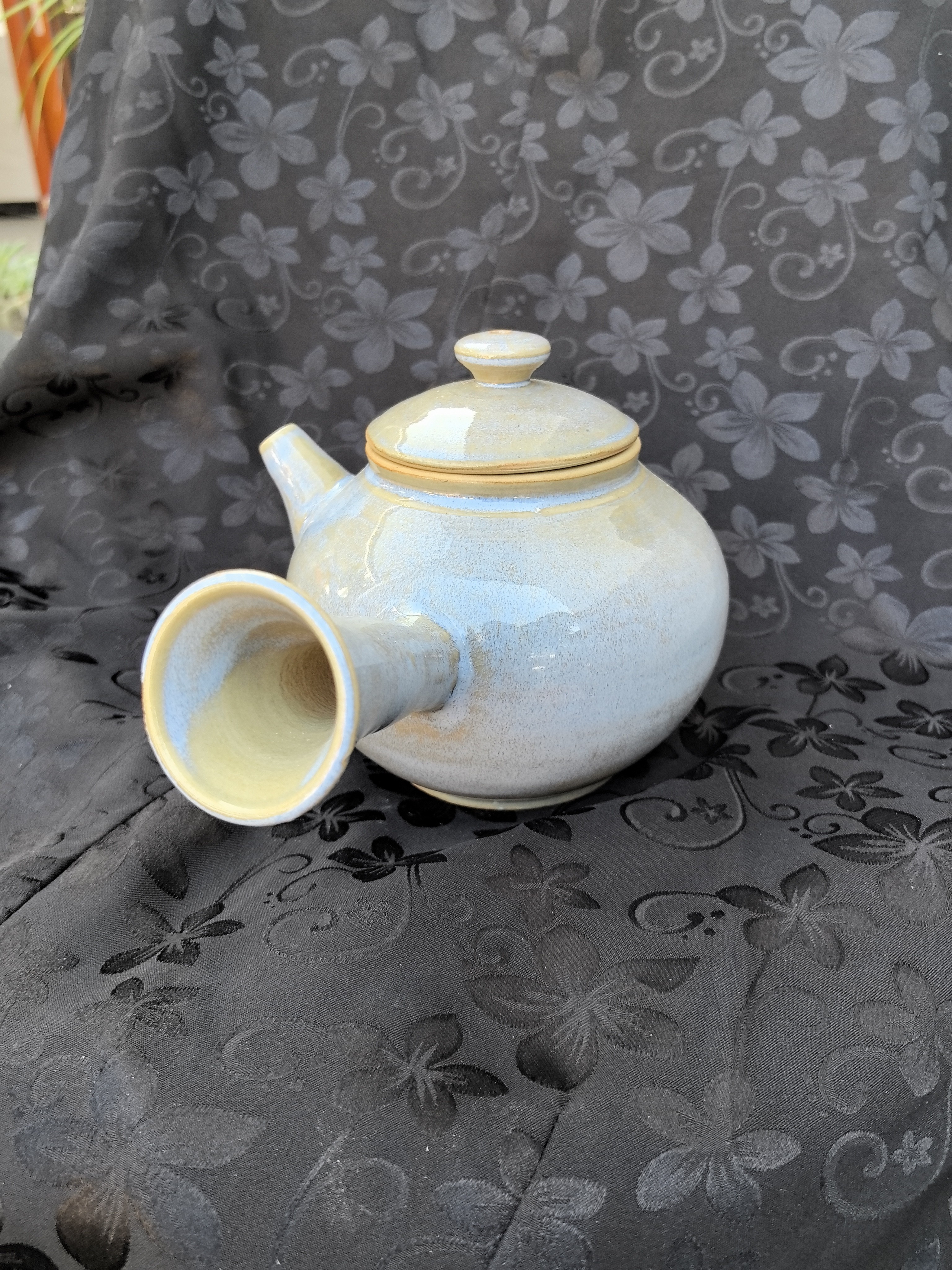 纯手工纯土陶侧把茶壶，容水量900ml左右