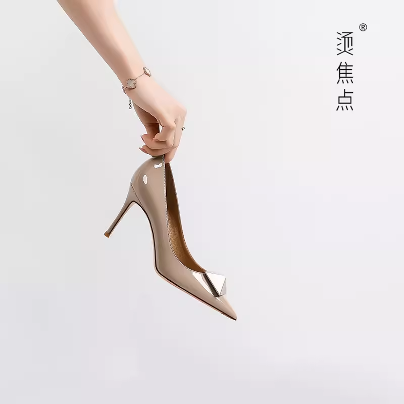 烫焦点法式真皮高跟鞋女细跟百搭大象灰尖头铆钉漆皮浅口职业单鞋