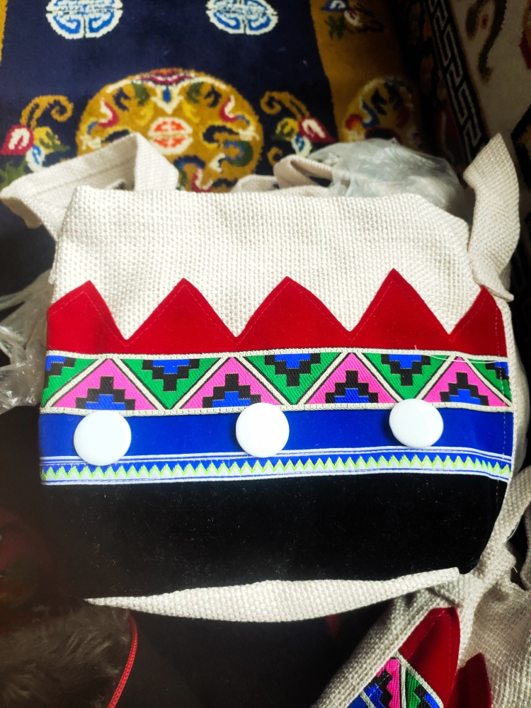 少数名族 民族服装 傈僳族包