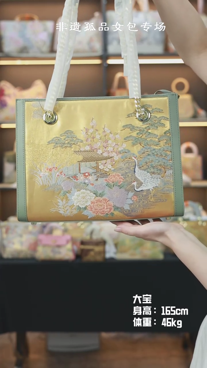 【闪购商品】织绣锦美人大宝亭楼浅绿链条托特