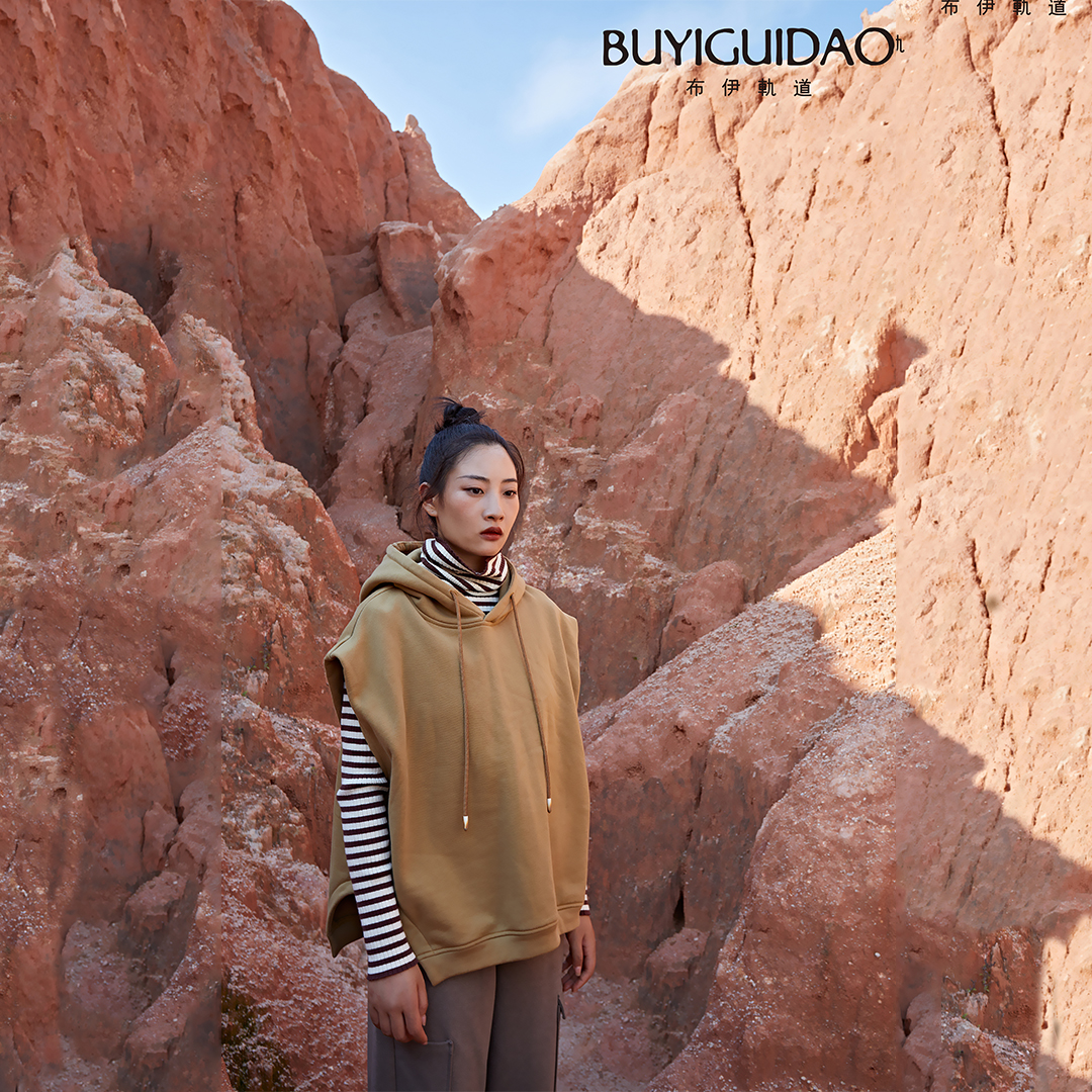 布伊轨道时尚休闲百搭秋冬卫衣背心T2212D