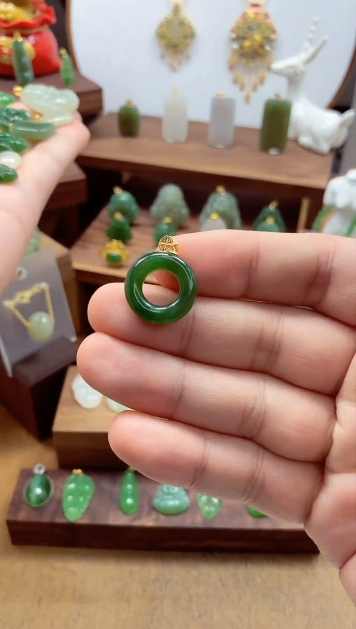 【闪购商品】和田玉吊坠(赠链)18K金镶嵌吊坠