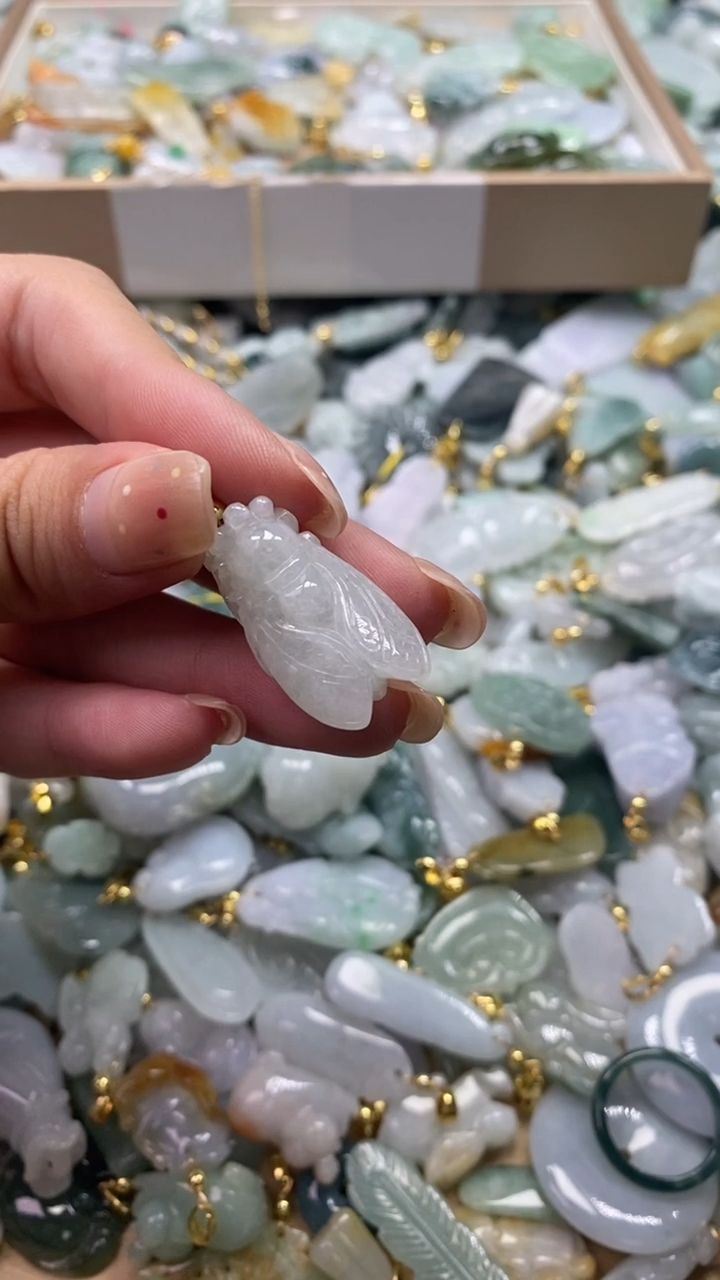 【闪购商品】翡翠颈饰未镶嵌//50000134