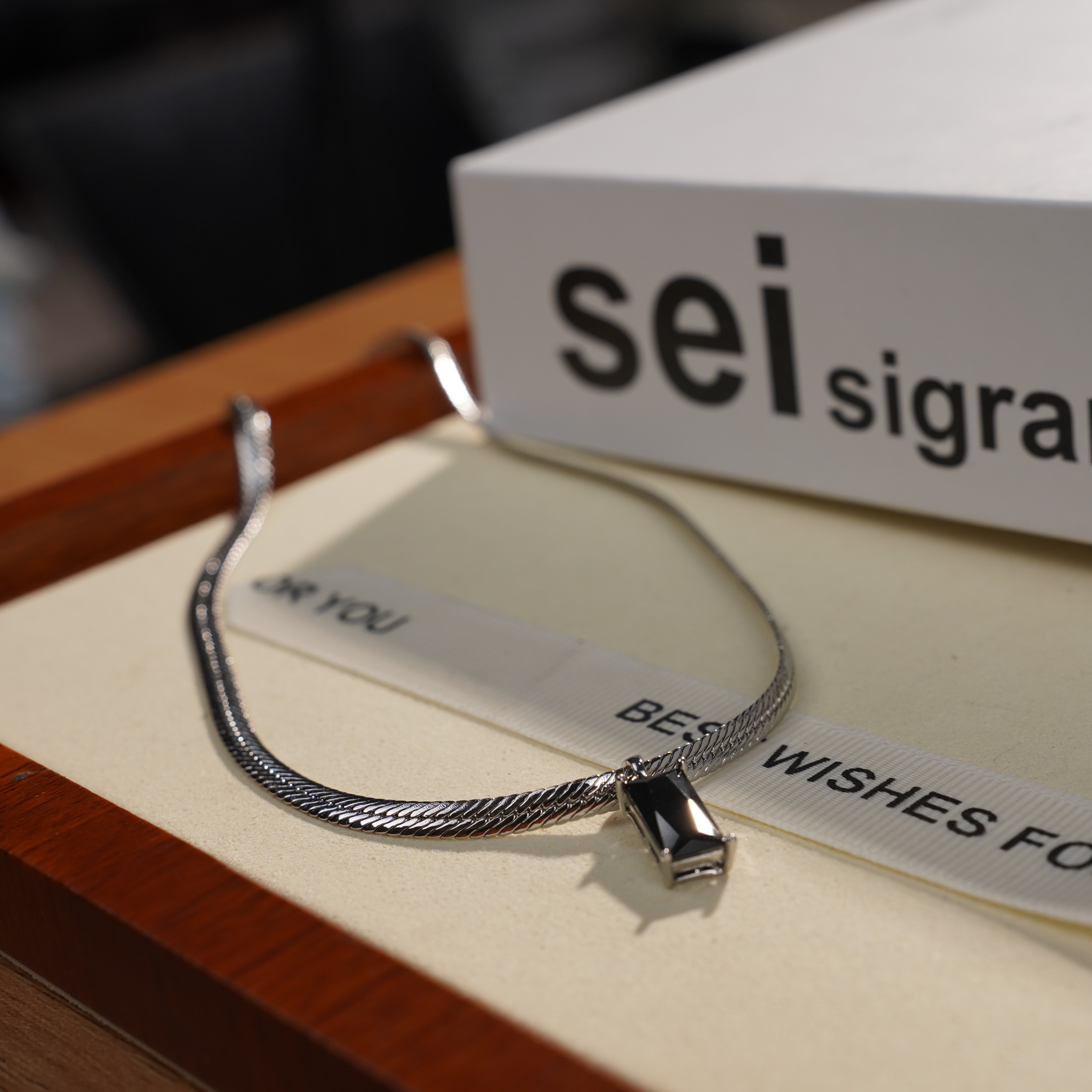 go 钛钢锆石项链 2024新款欧美风钛钢蛇骨链复古锆石锁骨链扁蛇链