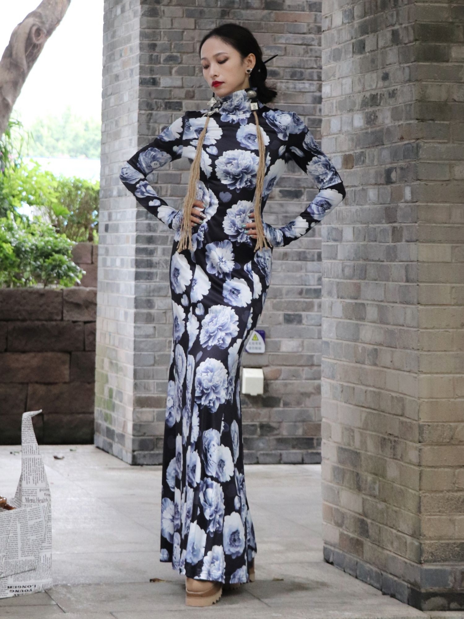 锦秀儿原创黑底白花印花弹力冰丝长裙修身立领包臀定制长袖连衣裙