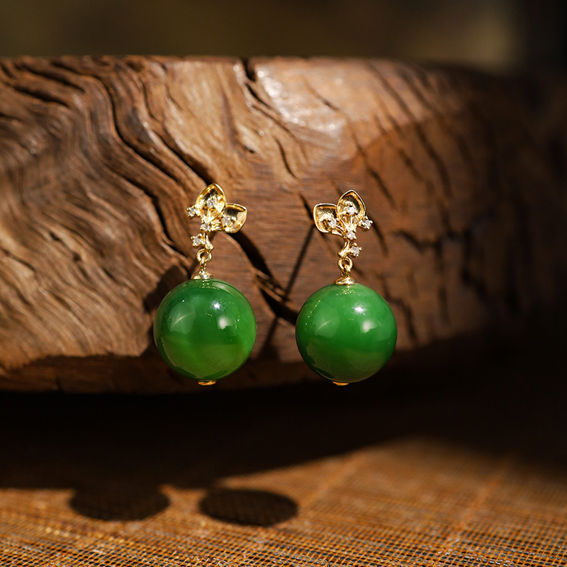 【一笙珠宝】春分 · 青衫苍翠和田玉碧玉高色辣绿耳钉18k金镶约12mm