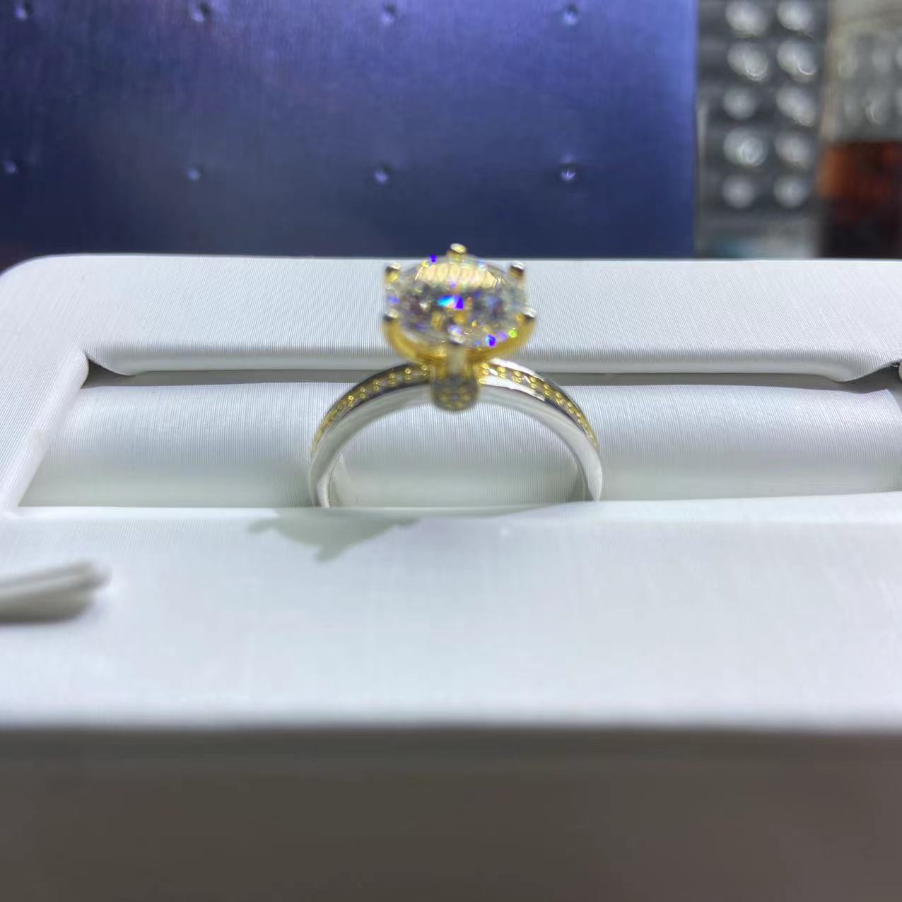 南非18A u婚戒 双色卡皇后3克拉天花板戒指.F