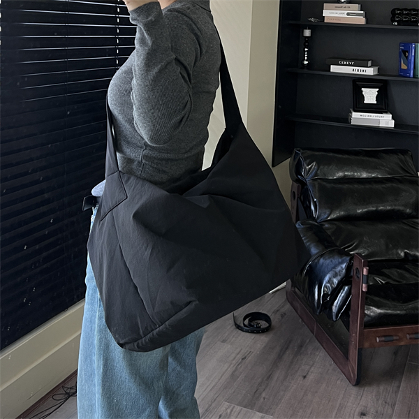 WZH【百搭包】休闲通勤百搭简约时尚设计款包包斜跨三角包ins