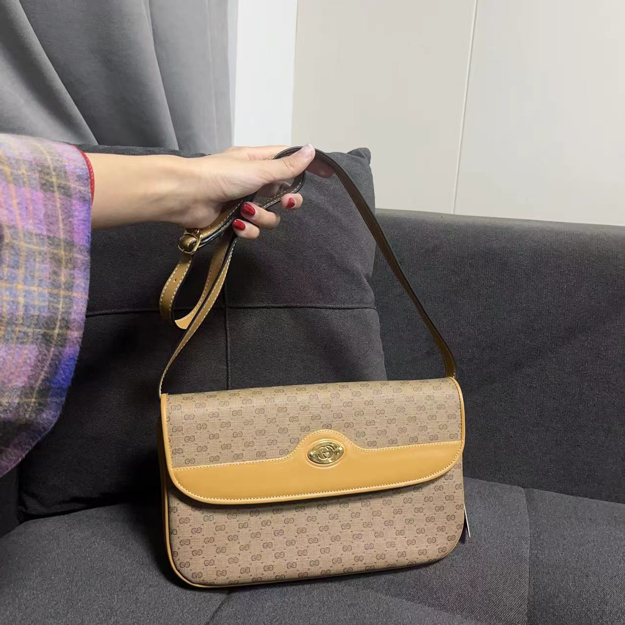 95新 GUCCI/古驰 兔兔奢/古驰斜挎包/240610032