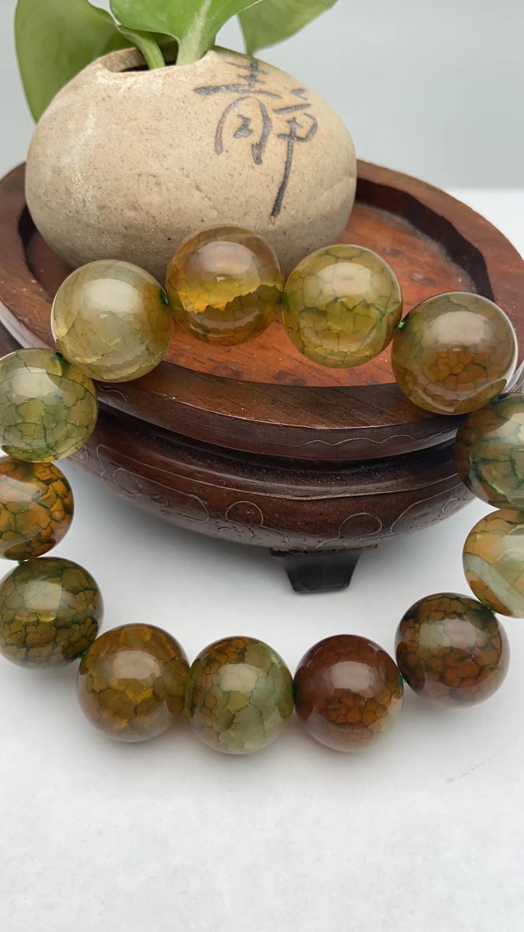 龙纹绿玛瑙圆珠手串