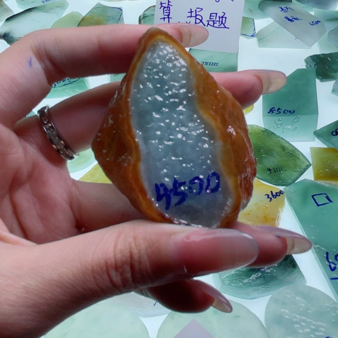 定制翡翠未镶嵌月**樂特色包工