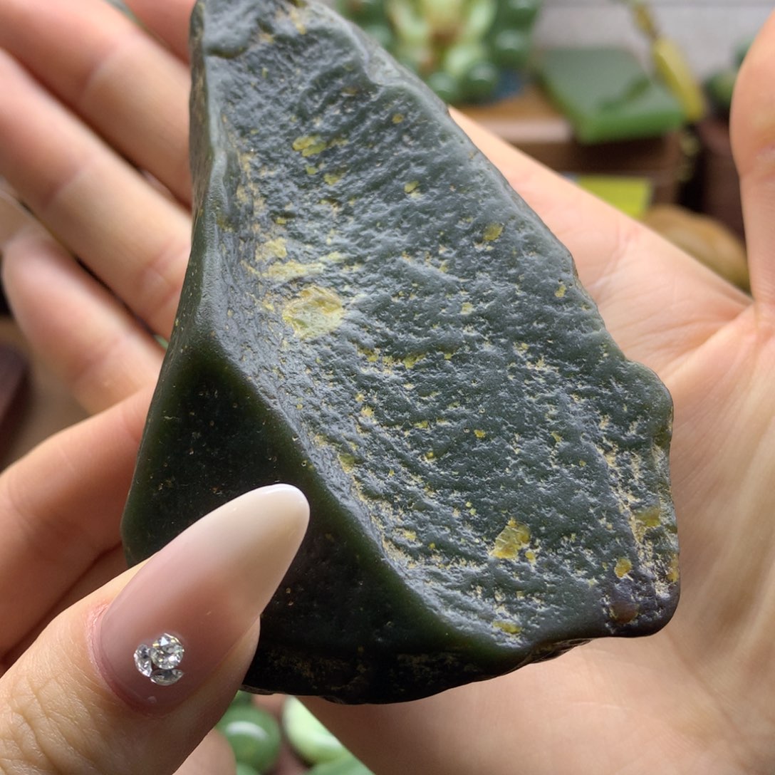 岫岩河磨玉（透闪石质玉）把件未镶嵌伟**