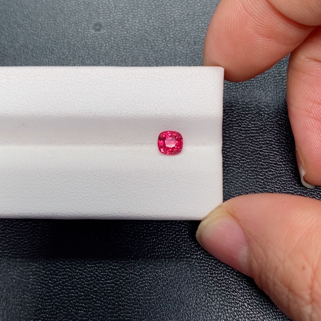 尖晶石裸石未镶嵌0.64绝地