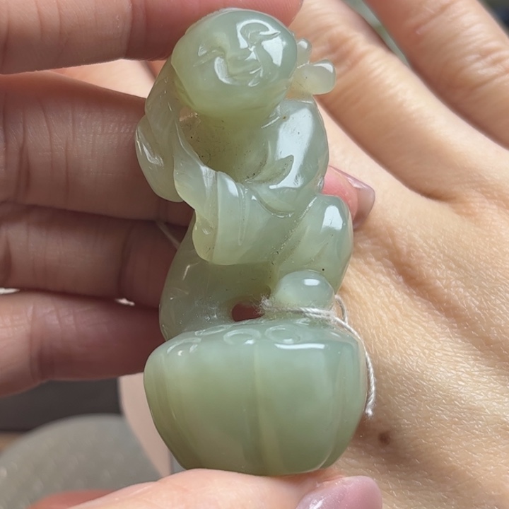 和田玉挂件未镶嵌?