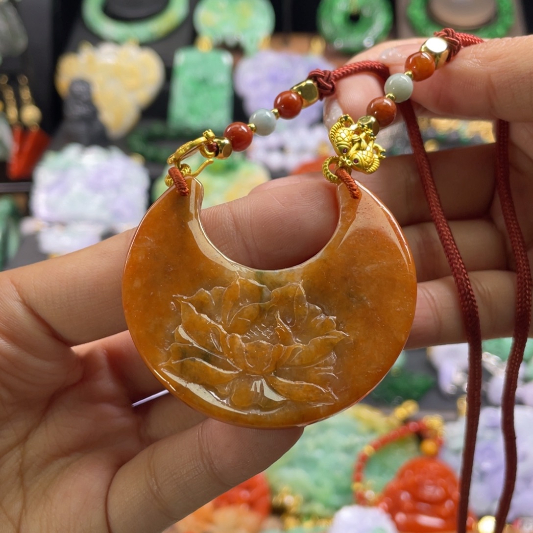 翡翠未镶嵌颈饰待编织