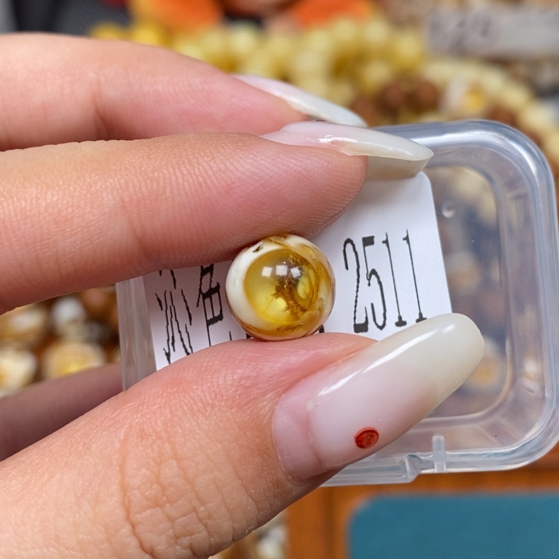 蜜蜡未镶嵌珠宝奇石2511