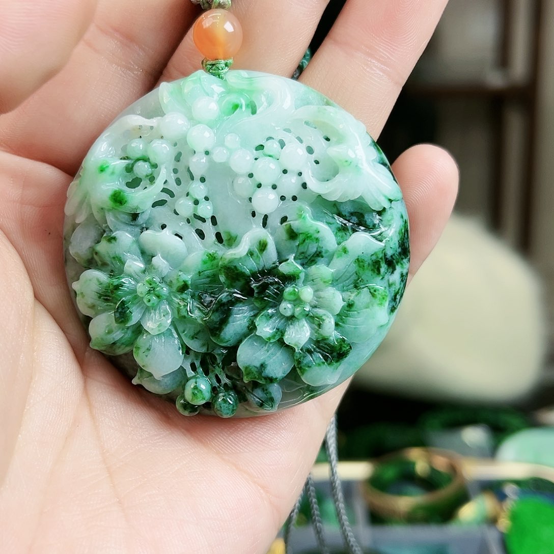 翡翠颈饰未镶嵌吊坠