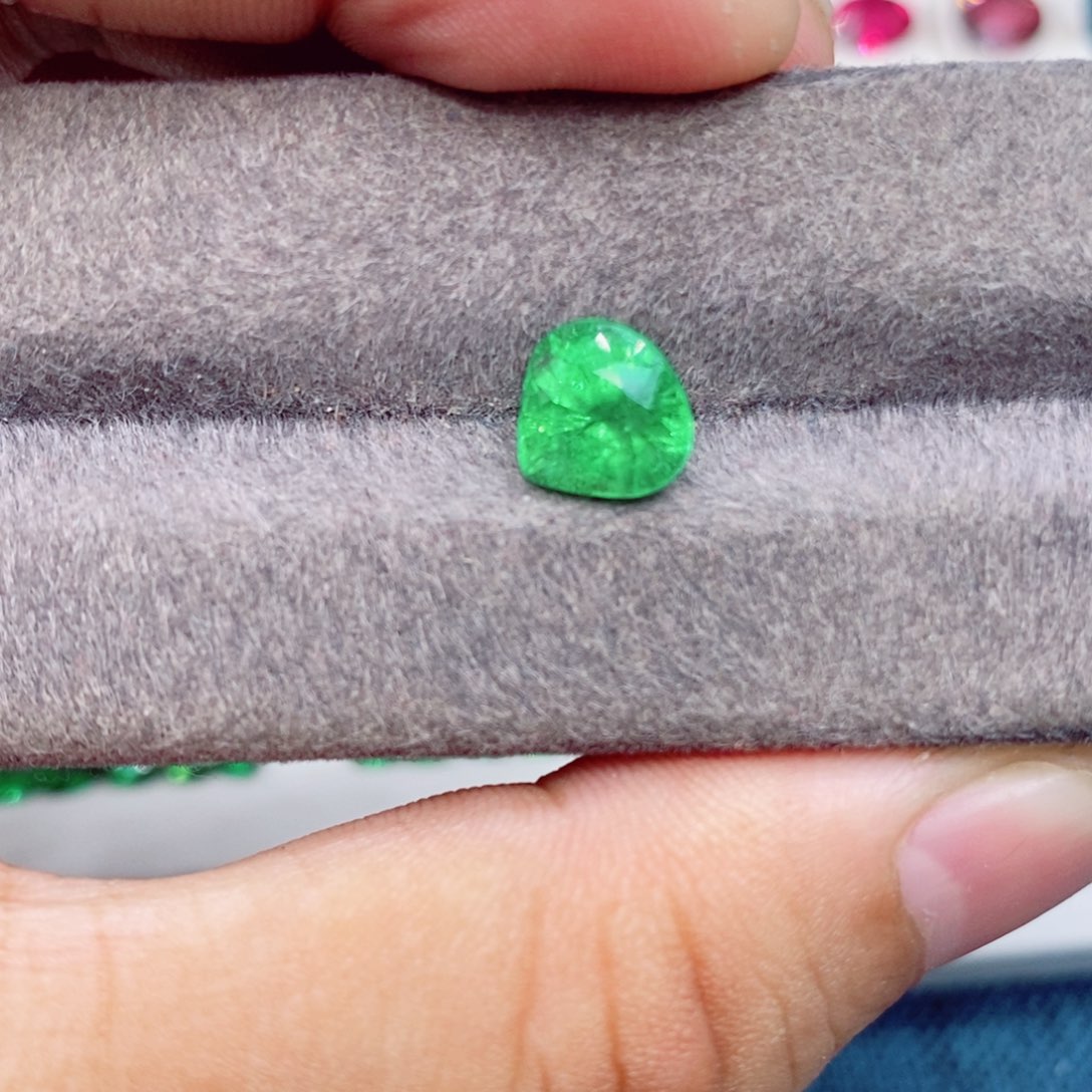 石榴石（沙弗莱）裸石未镶嵌沙弗莱3.03克拉