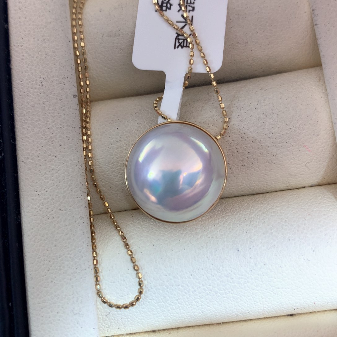 拼合珍珠（马贝珠）颈饰18K金镶嵌