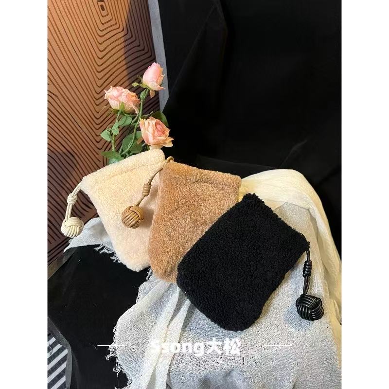 【Ssong】简约百搭羊羔毛手机包
