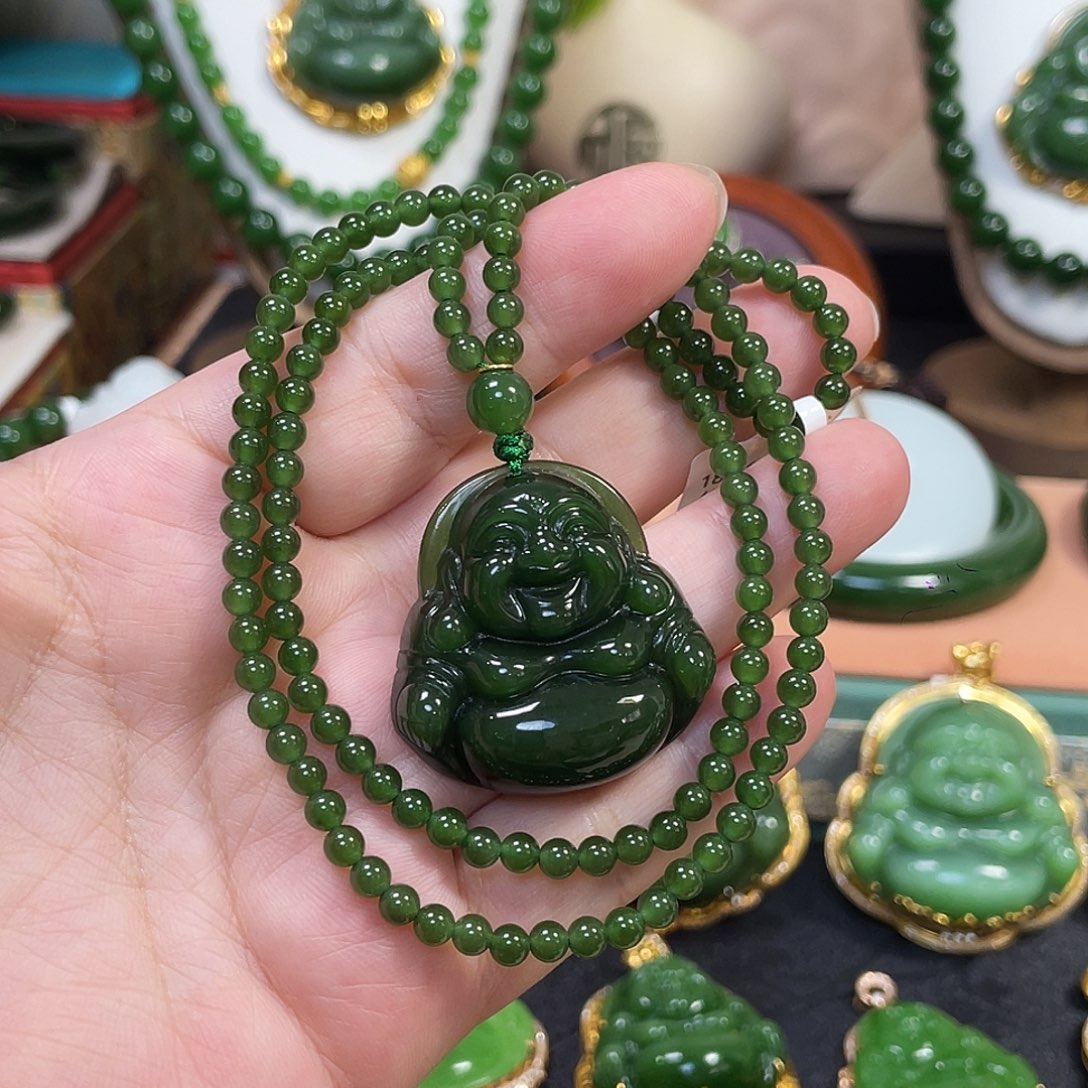和田玉（碧玉）未镶嵌颈饰辣绿佛公35
