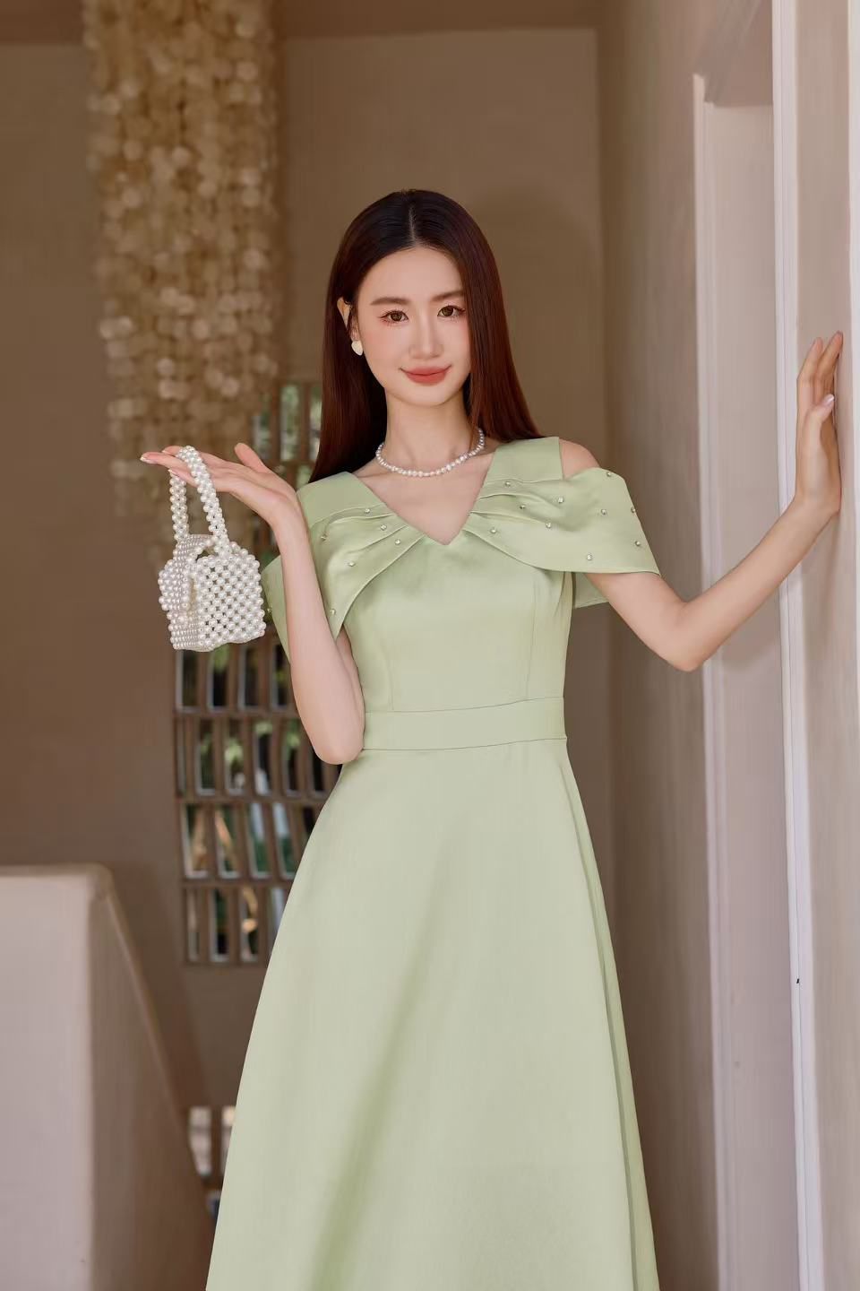 宽松腰V领露肩A字裙吊带裙连衣裙显瘦长裙法式方领收腰礼服