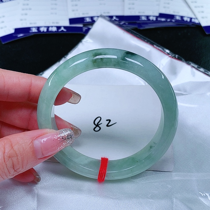 翡翠手镯未镶嵌翡翠手镯未镶嵌