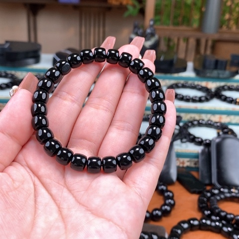 和田玉手链未镶嵌一*人