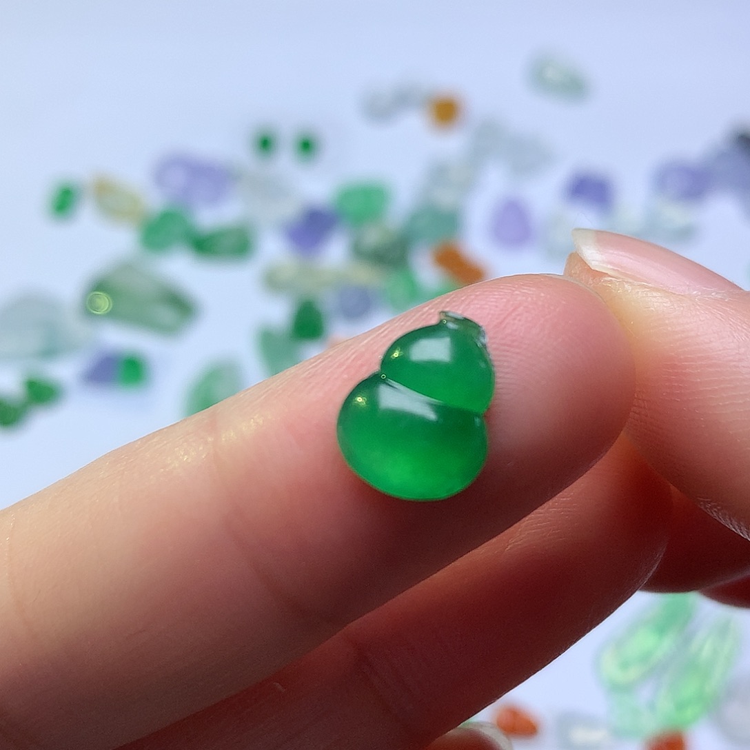 翡翠未镶嵌颈饰葫芦