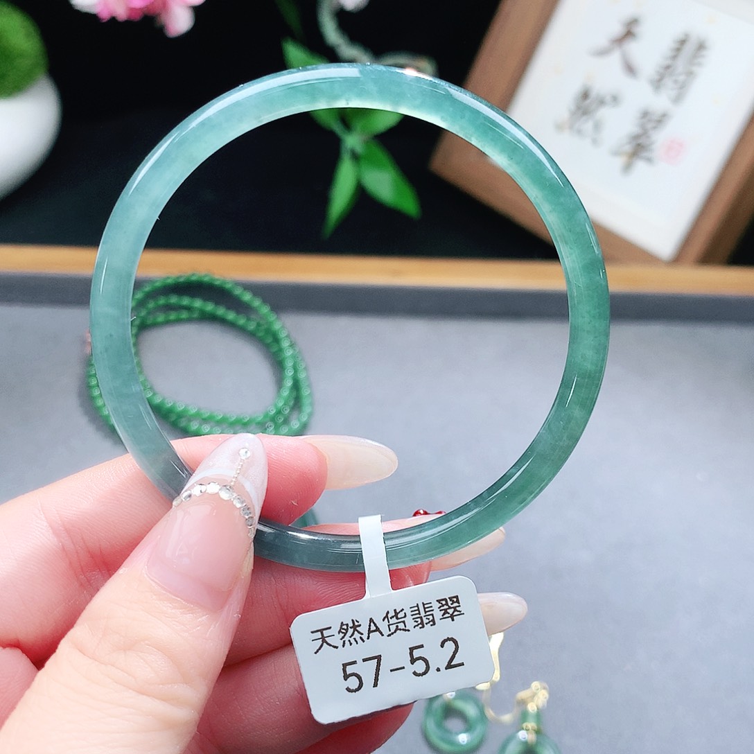 翡翠手镯（圆镯）未镶嵌