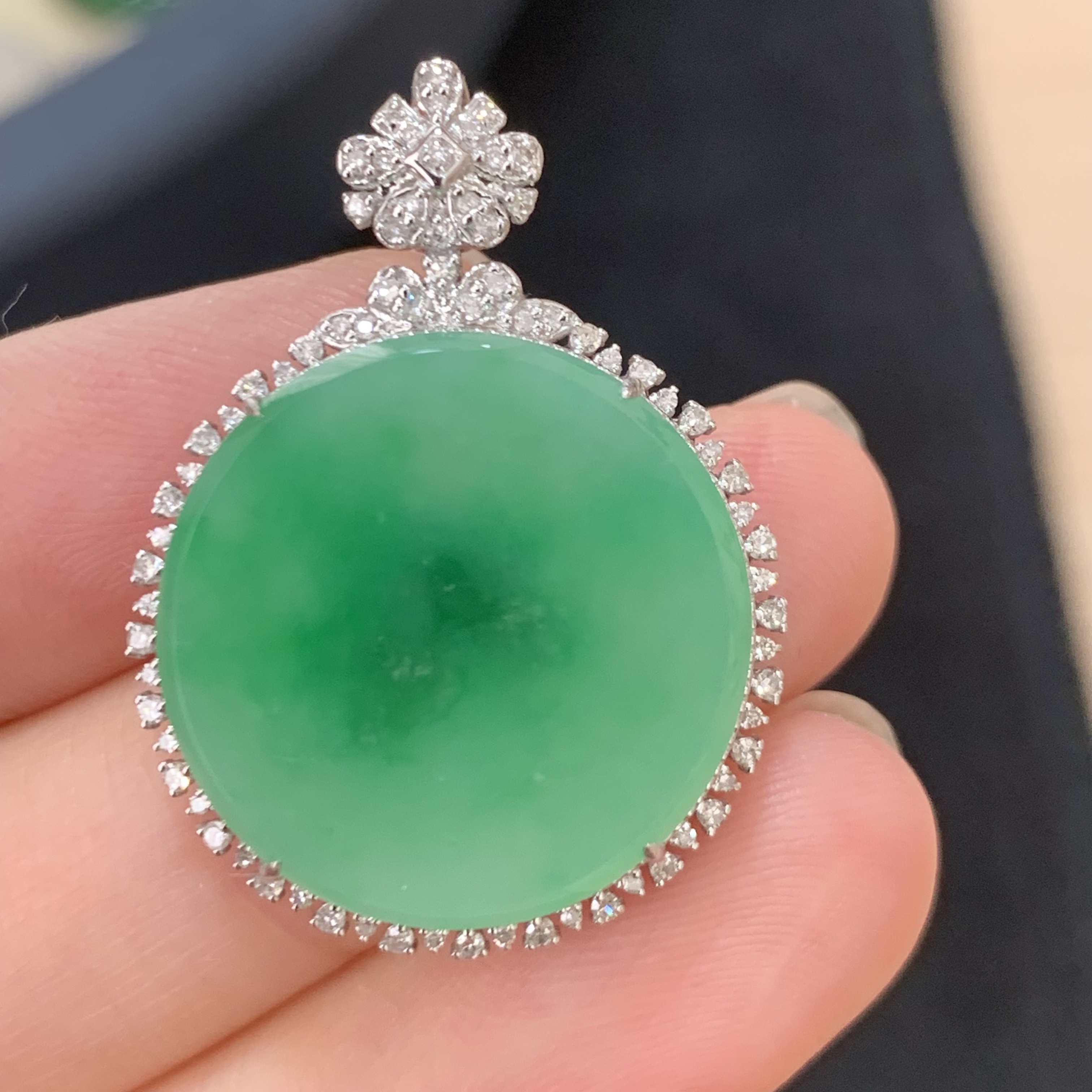 18k金翡翠无事牌吊坠