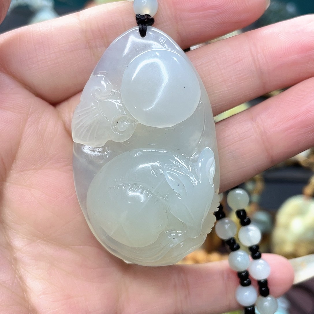 蛇纹石玉颈饰未镶嵌