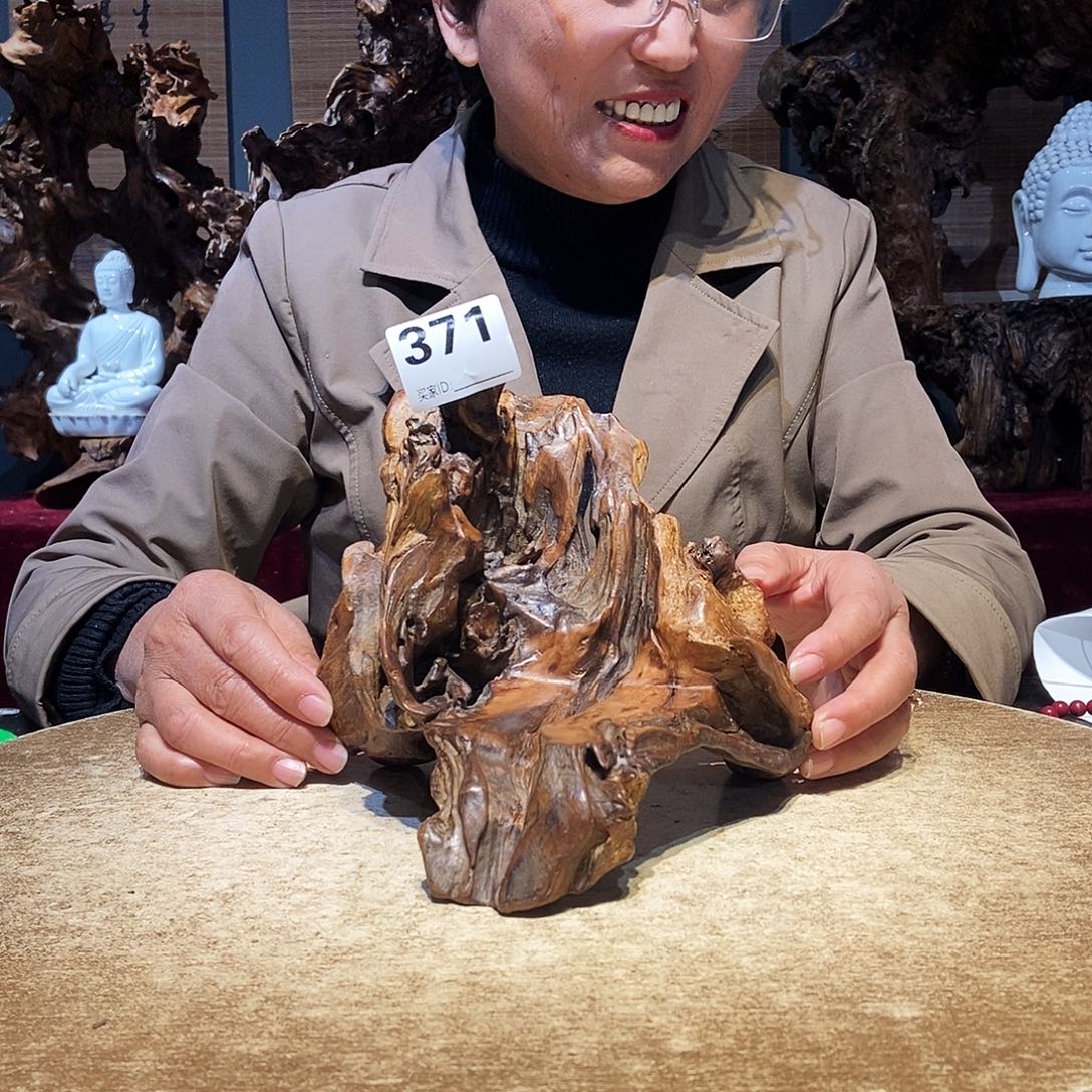 慎***者371株木随行的小根艺